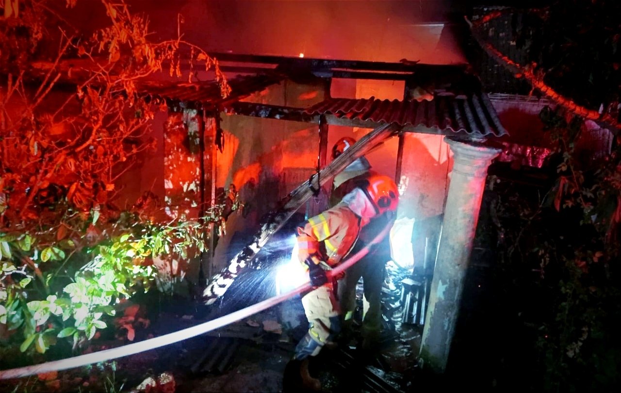 Diduga Dibakar Anak Sendiri, Rumah di Kanor Bojonegoro...