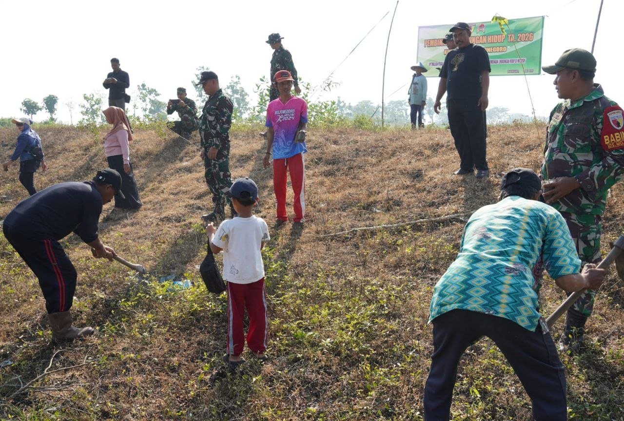 Mitigasi Bencana Berbasis Lingkungan, Kodim Bojonegoro Hijaukan Kawasan...