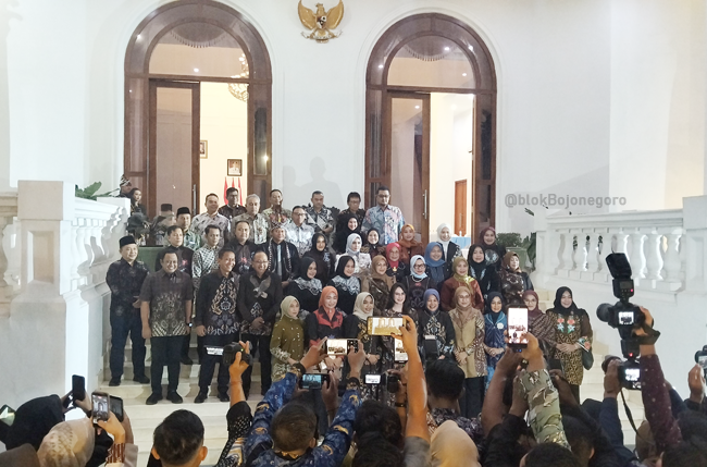 Arumi dan Rombongan di Gedung Putih, Diarak Reog...