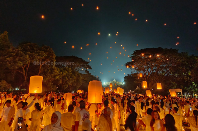 Ribuan Lampion Hiasi Langit Borobudur di Peringatan Waisak...