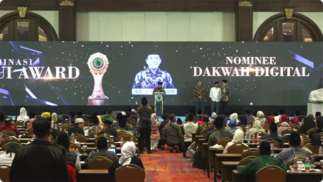 Da'i Kondang Bojonegoro KH. Anwar Zahid Raih Dakwah...