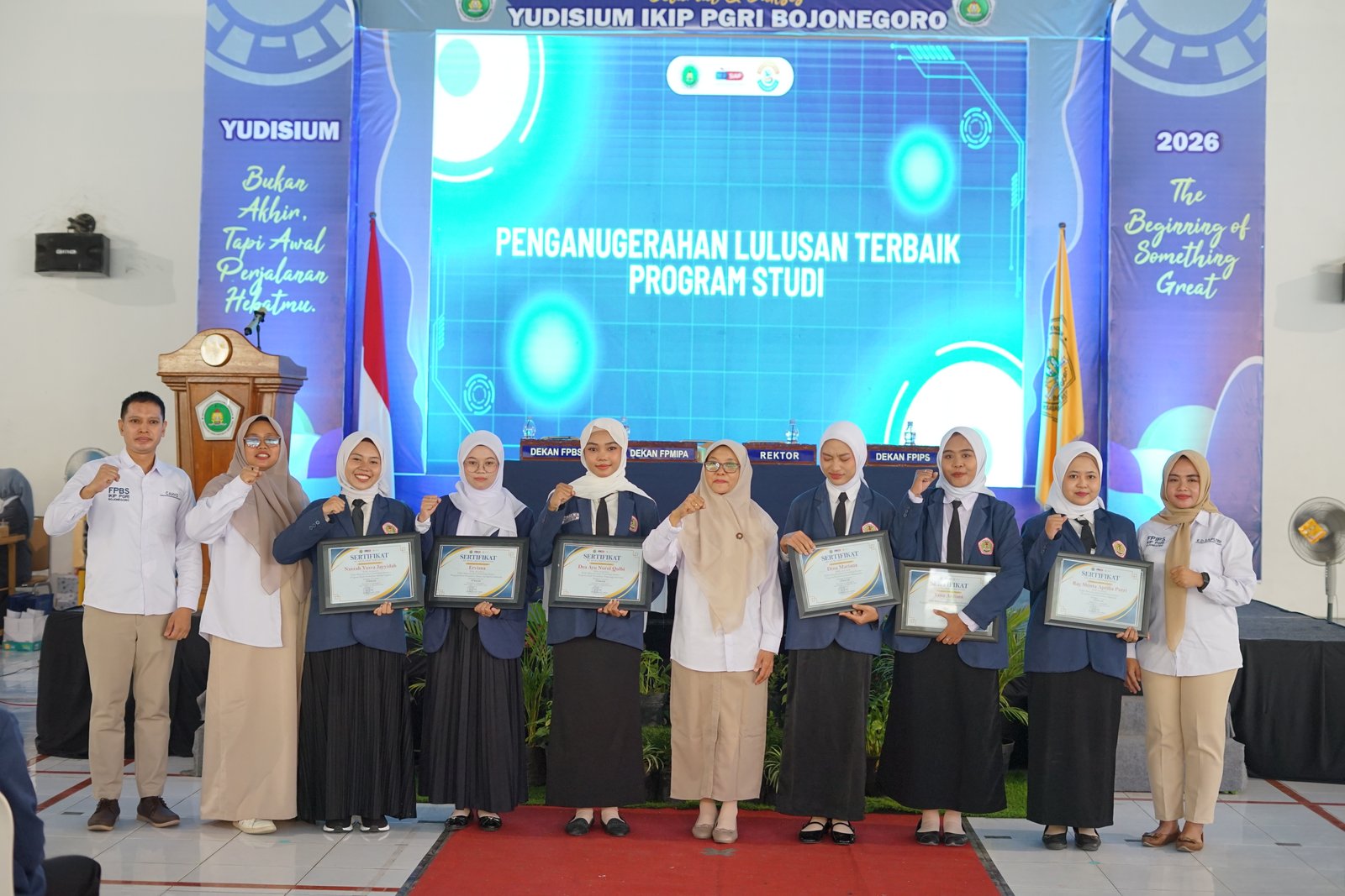 Ratusan Mahasiswa IKIP PGRI Bojonegoro Ikuti Yudisium 2026