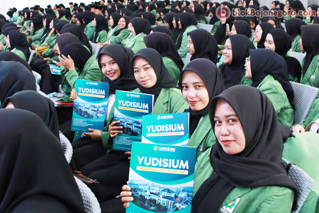 391 Mahasiswa Tarbiyah UNUGIRI Diyudisium, Dekan: Jadikan Ilmu...