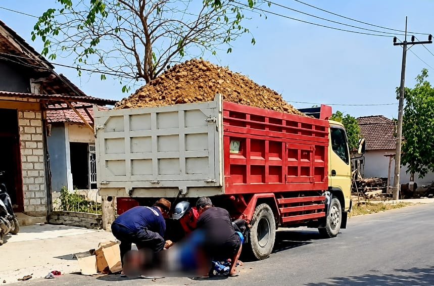 Pemotor di Bojonegoro Meninggal Usai Tabrak Dumptruck Muat...