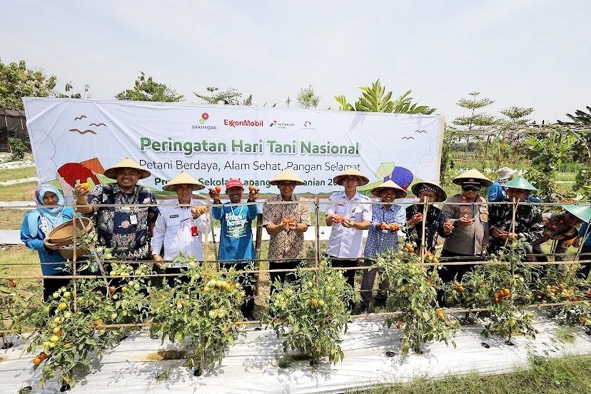 Peringati Hari Tani, Petani Bojonegoro Pamerkan Hasil Pertanian...