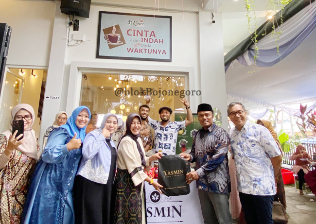 Terima Kasih Bu Nurul Azizah Foto Bareng di D'Konco Cafe