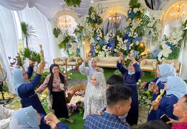 Wooww...! Resepsi Indah di D'Konco Cafe