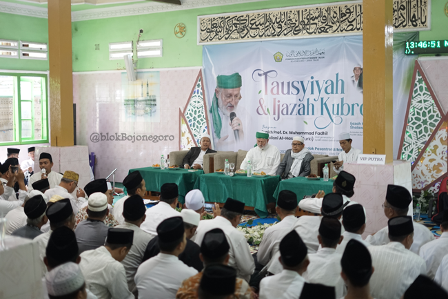 Syaikh Muhammad Fadhil Ijazah Kubro di Ponpes Attanwir