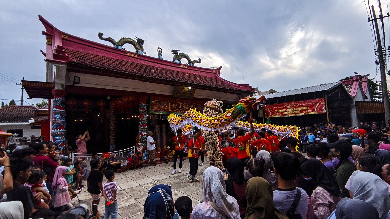 Kemeriahan Barongsai Jelang Perayaan Imlek di Kelenteng Hok Swie Bio Bojonegoro