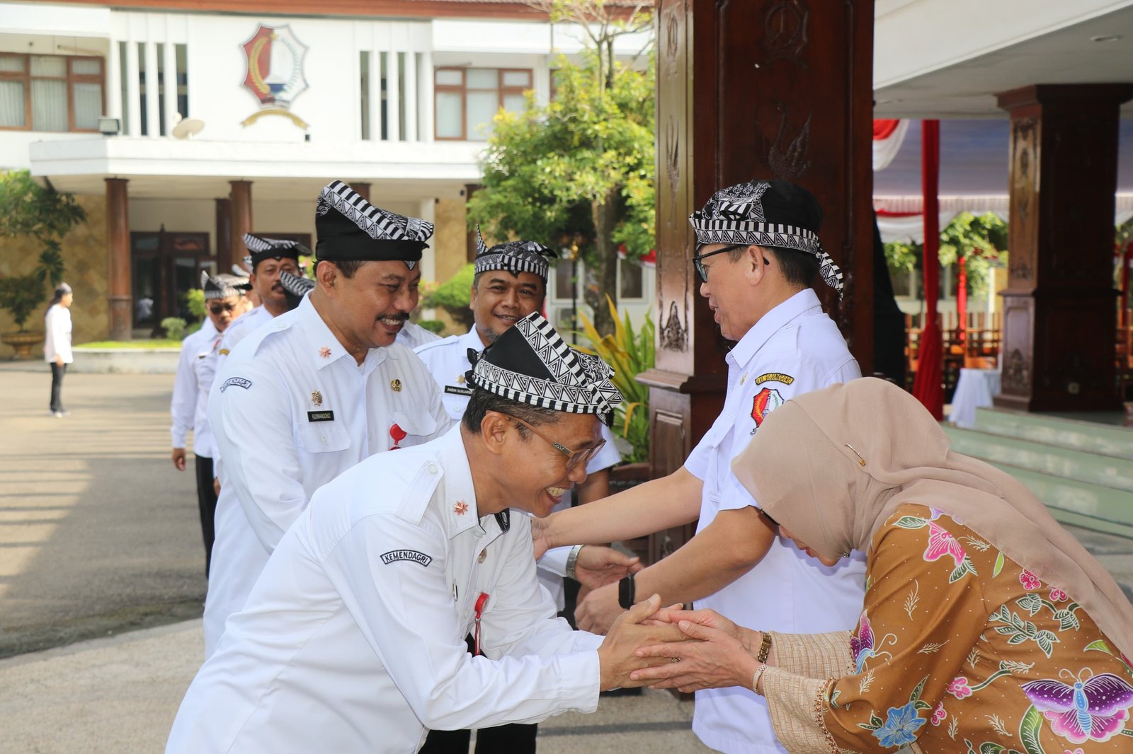 Pimpin Apel Terakhir, Pj. Bupati Bojonegoro Sampaikan Salam Perpisahan Serta Pembelajaran Tentang Perubahan