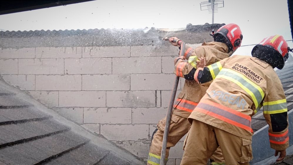 Korsleting Listrik Kembali Memicu Kebakaran Rumah di Bojonegoro