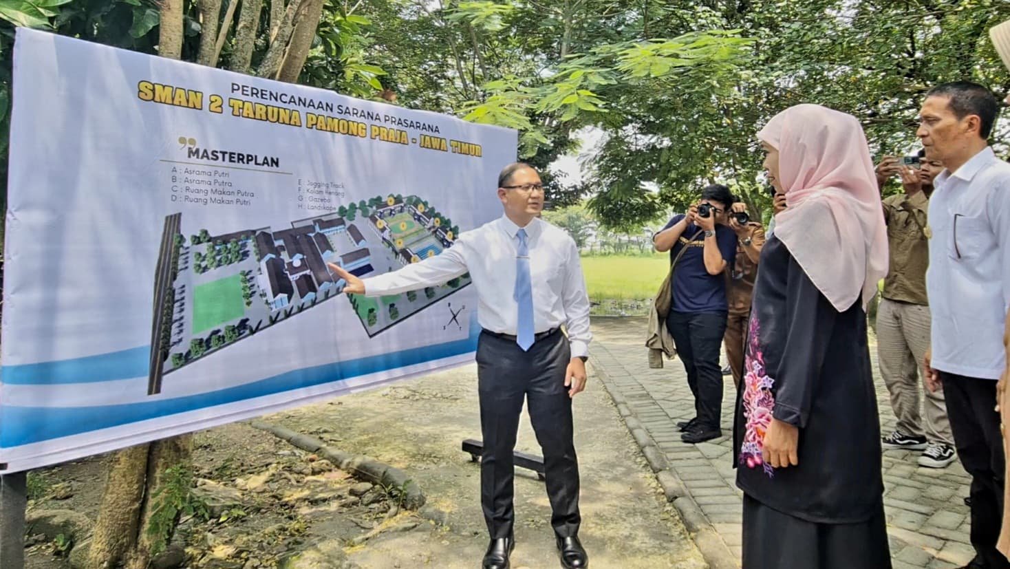 Gubernur Khofifah Tinjau SMAN 2 Taruna Pamong Praja di Bojonegoro: Siapkan SDM Berkualitas