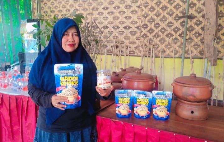 Kiat Usaha Olahan Wader Krispi Khas Bengawan Solo, Laris Hingga Luar Kota