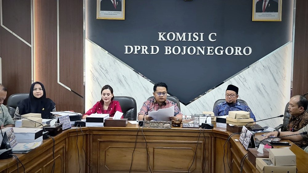 Diduga Tipu 22 Guru di Bojonegoro, Komisi C Minta Pelaku Dinonaktifkan