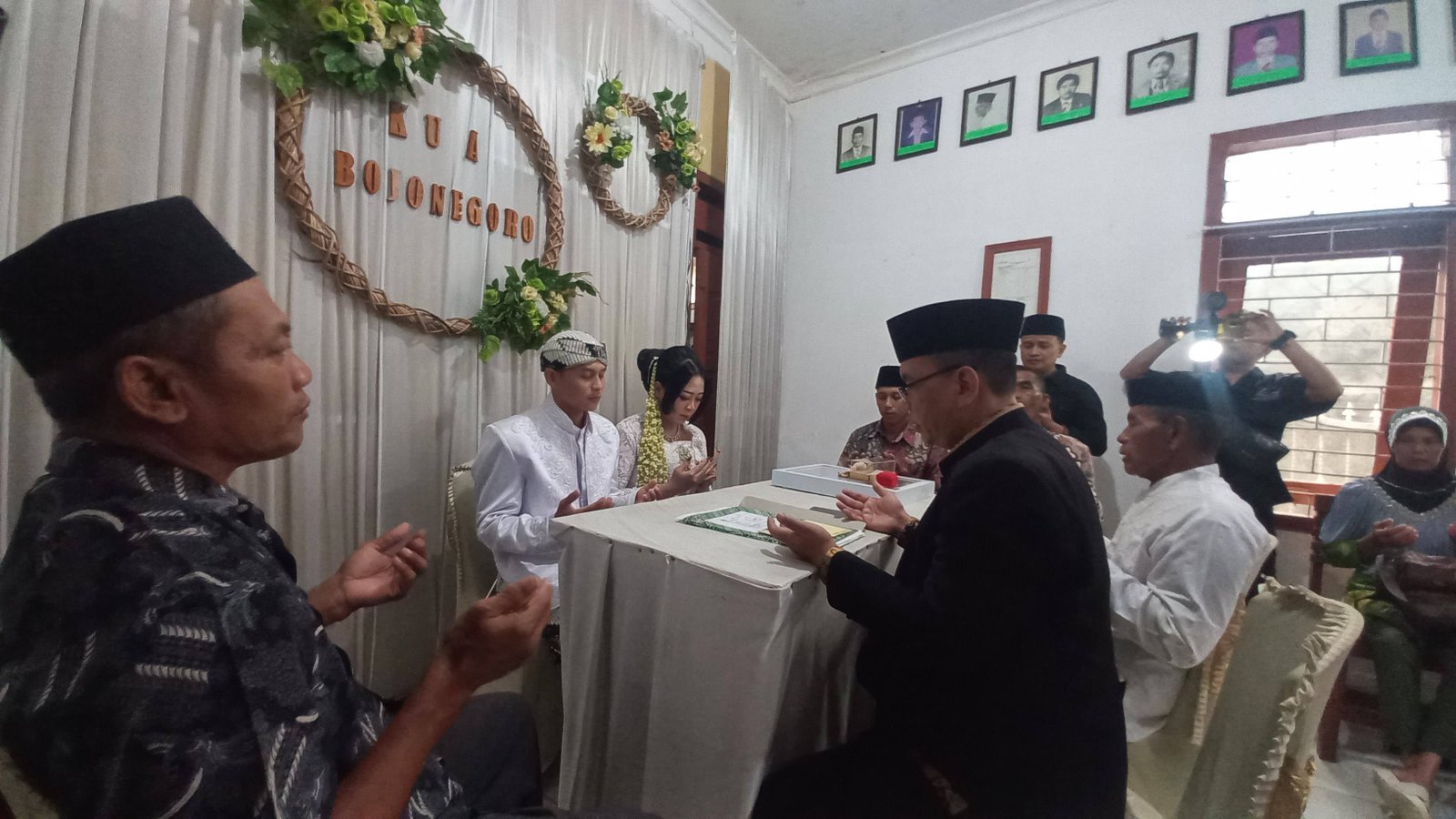 Nikahan Gratis di KUA Bojonegoro, Pelayanan Prima Diganjar Apresiasi Warga
