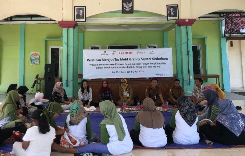 Persiapan Menghadapi Pesanan Mitra Pasar, Perajut Desa Sukoharjo Ikuti Pelatihan Merajut Tas
