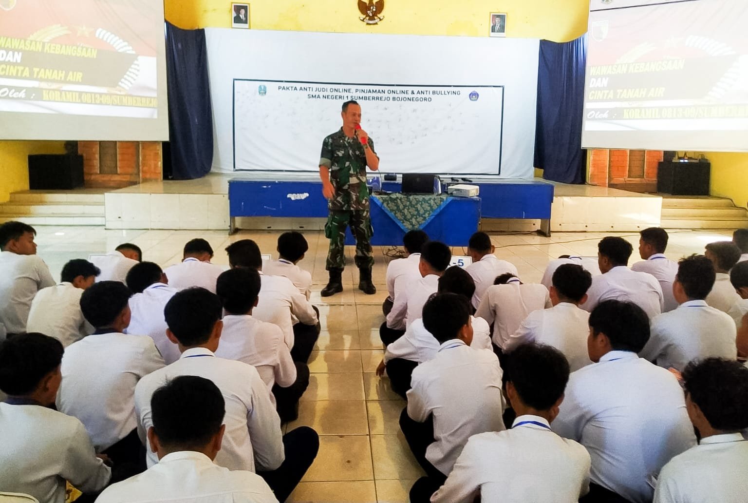 Karakter Tangguh di Hari Pertama Sekolah, Babinsa Kodim Bojonegoro Isi MPLS dengan Nilai-Nilai Kebangsaan