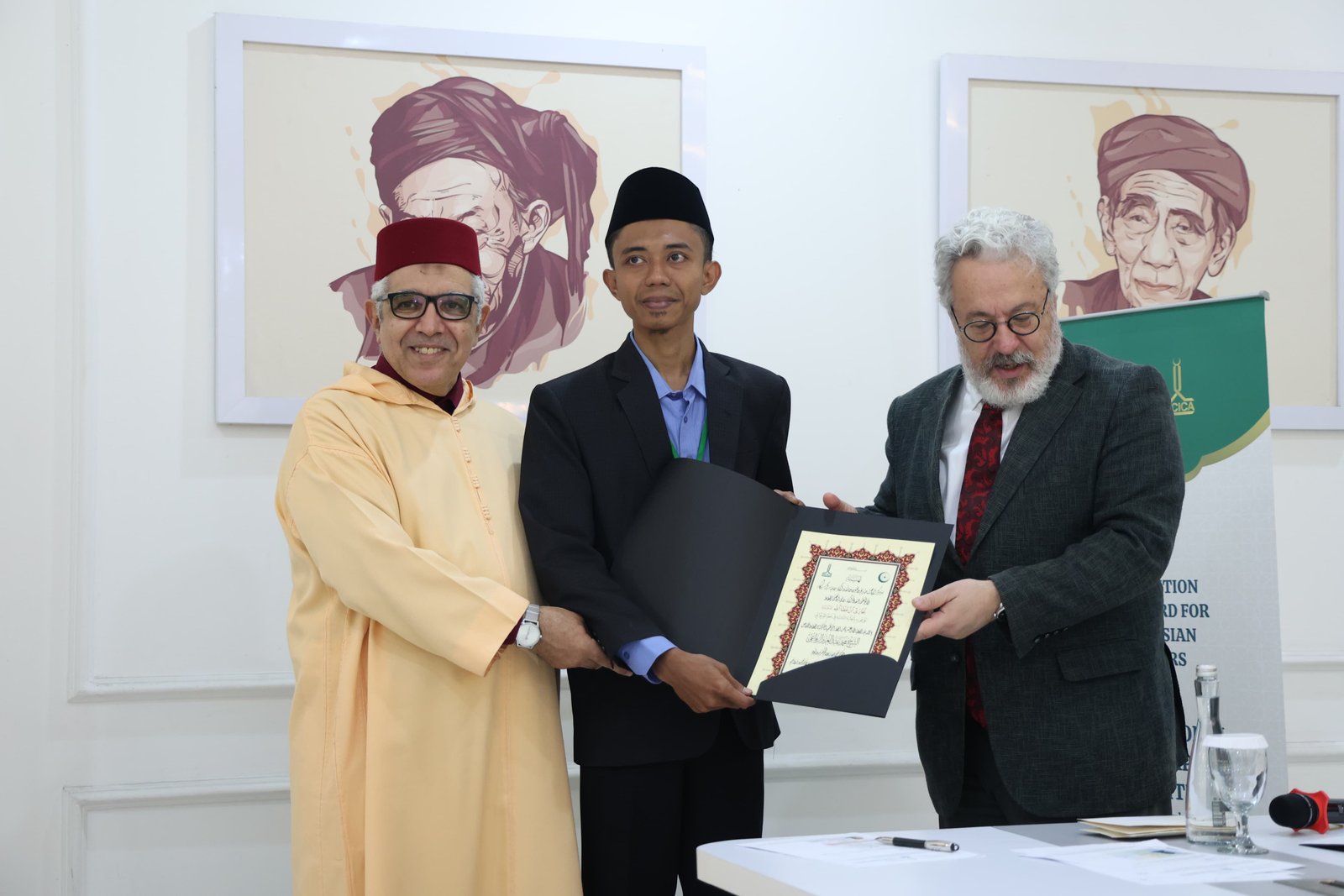 Ibnu Athaillah, Lulusan Attanwir yang Ukir Prestasi Kaligrafi di Ajang Internasional IRCICA 2024