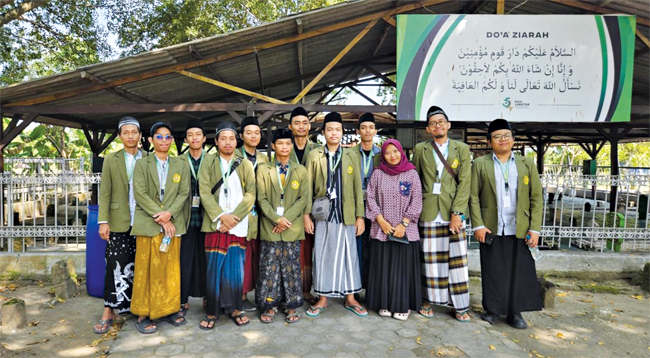Ziarah, Akhiri KKNT UPN Veteran Jawa Timur di Ponpes Langitan