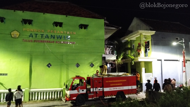 Iringan Doa Santri Ponpes Attanwir Percepat Pemadaman Api