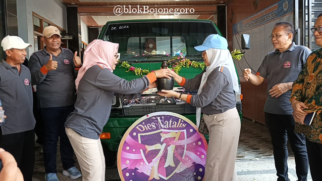 SMAN 1 Bojonegoro Terima Bantuan Mobil Pengangkut Sampah dari Menteri LH