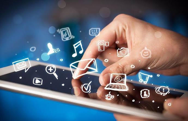 Atasi Bahaya Gadget dengan Cara Bijak Menggunakan Layar Digital