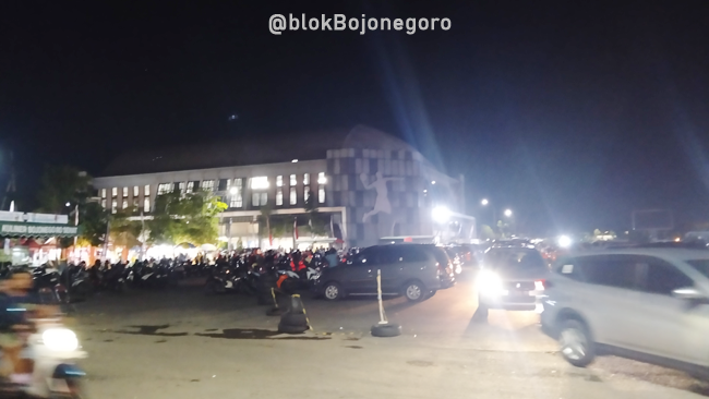 Bubar Tonton Livoli di GOR Utama Bojonegoro