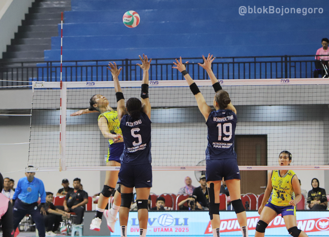 Gila...! Wa Ode Menggila di GOR Utama Bojonegoro