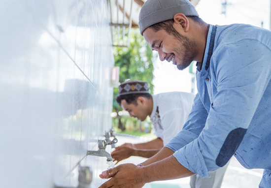 Berbicara saat Berwudhu, Bolehkah?