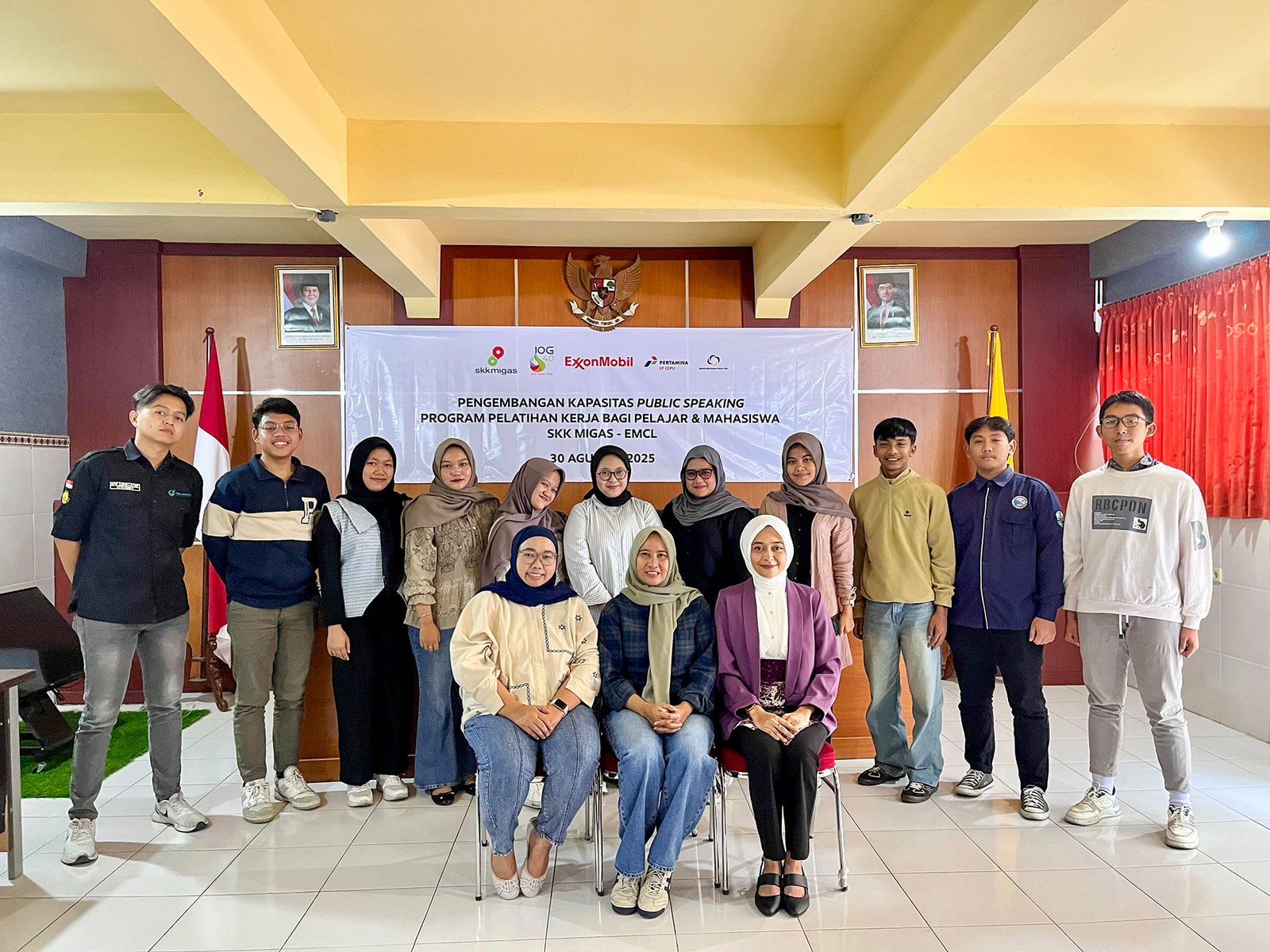 LPPM IKIP PGRI Bojonegoro Gelar Pelatihan Public Speaking bagi Peserta Pelatihan Kerja EMCL 2025