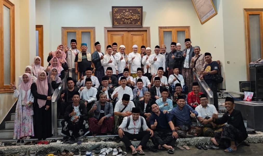 Rombongan PCNU Bojonegoro di Ponpes Syaichona Cholil