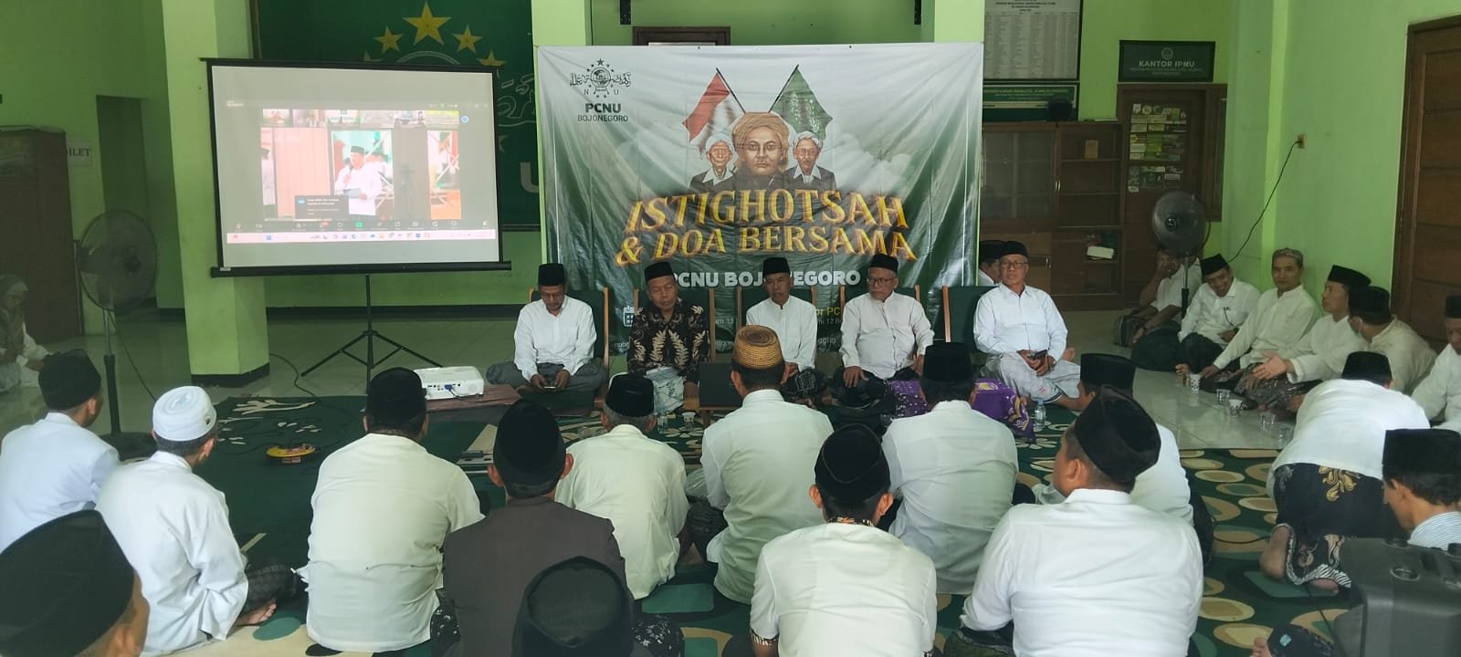 Keluarga Besar NU Bojonegoro Ikuti Istighosah dan Doa Bersama PWNU Jatim