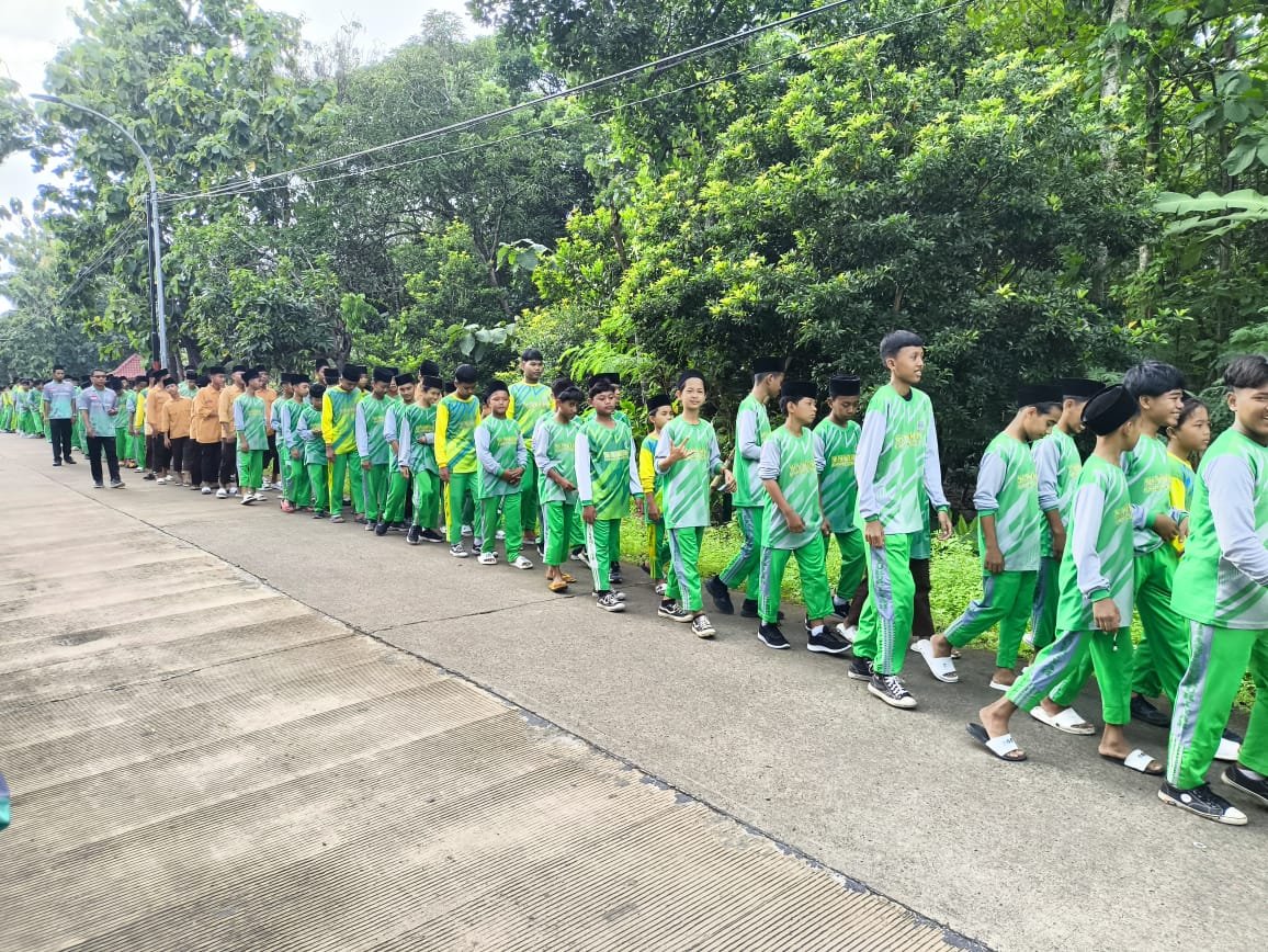 Semarak Harlah ke-44, YPI Asy Syakuriyah Tawang Ngraho Gelar Jalan Sehat