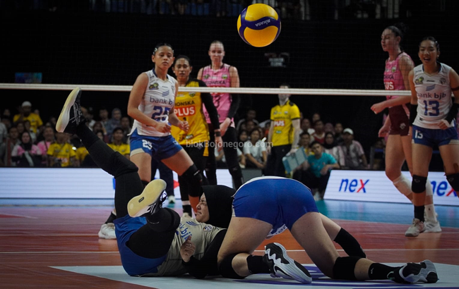 Foto Panasnya Laga Gresik Phonska Plus Vs BJB...