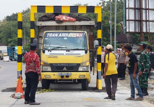 Bebas Pungutan, Pemkab Bojonegoro Pastikan Portal di Luwihaji...