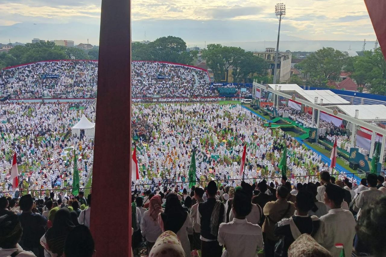 Puluhan Ribu Jamaah NU Tumpah Ruah di Stadion Gajayana