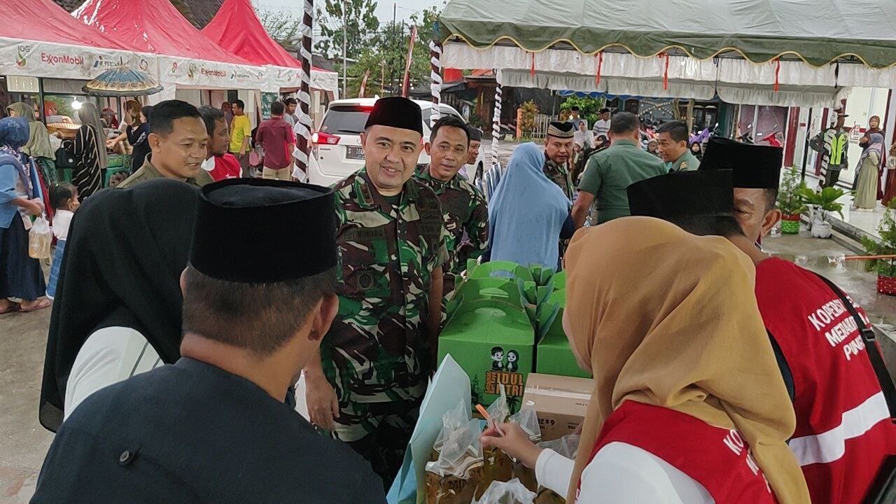 Sinergi TNI dan Warga, Bazar Murah Kodim 0813...