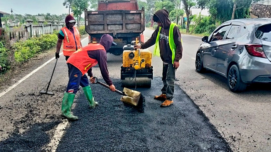 Jelang Mudik Lebaran, Perbaikan Jalan Berlubang Ruas Bojonegoro-Babat...