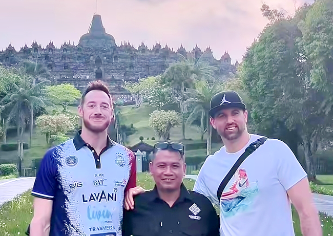 Tim LavAni Rekreasi ke Candi Borobudur