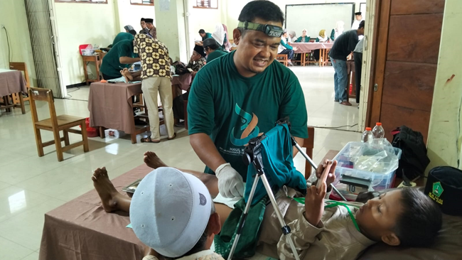Suasana Khitan Ceria di Ponpes Attanwir dalam Rangka Haul ke 34 Almaghfurlah KH. Muhammad Sholeh