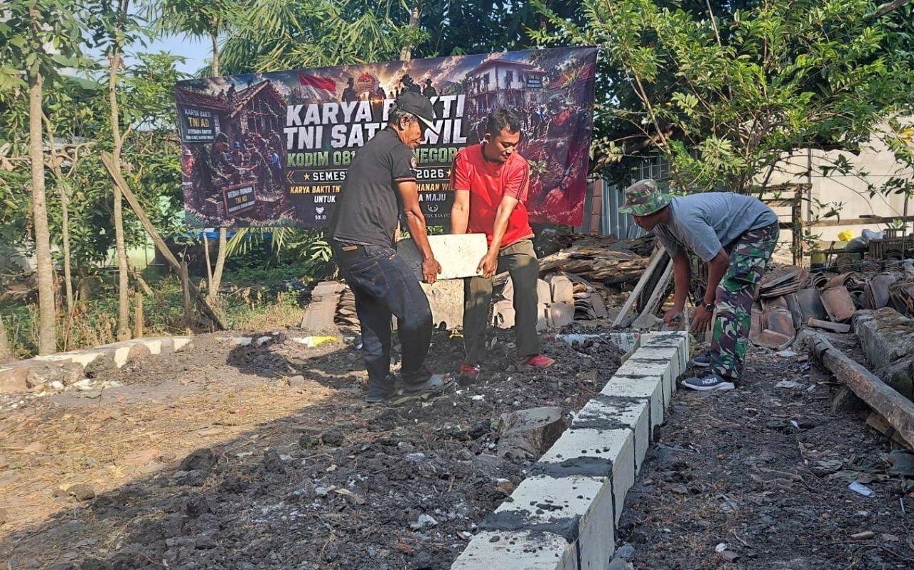 Karya Bakti TNI Satkowil 2026, Kodim Bojonegoro Bantu...