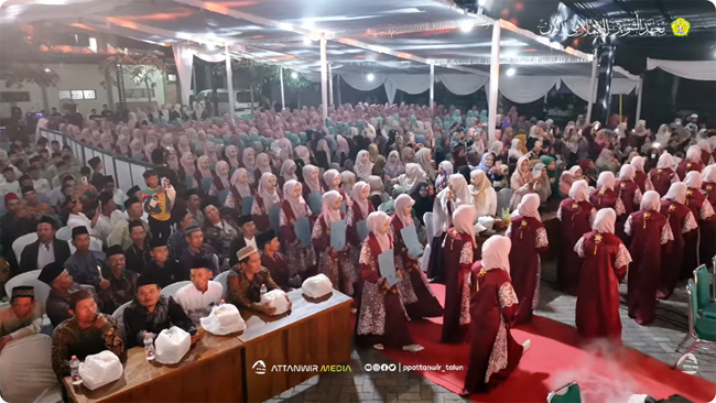 Ratusan Santri Ponpes Attanwir Talun Ikuti Wisuda di...