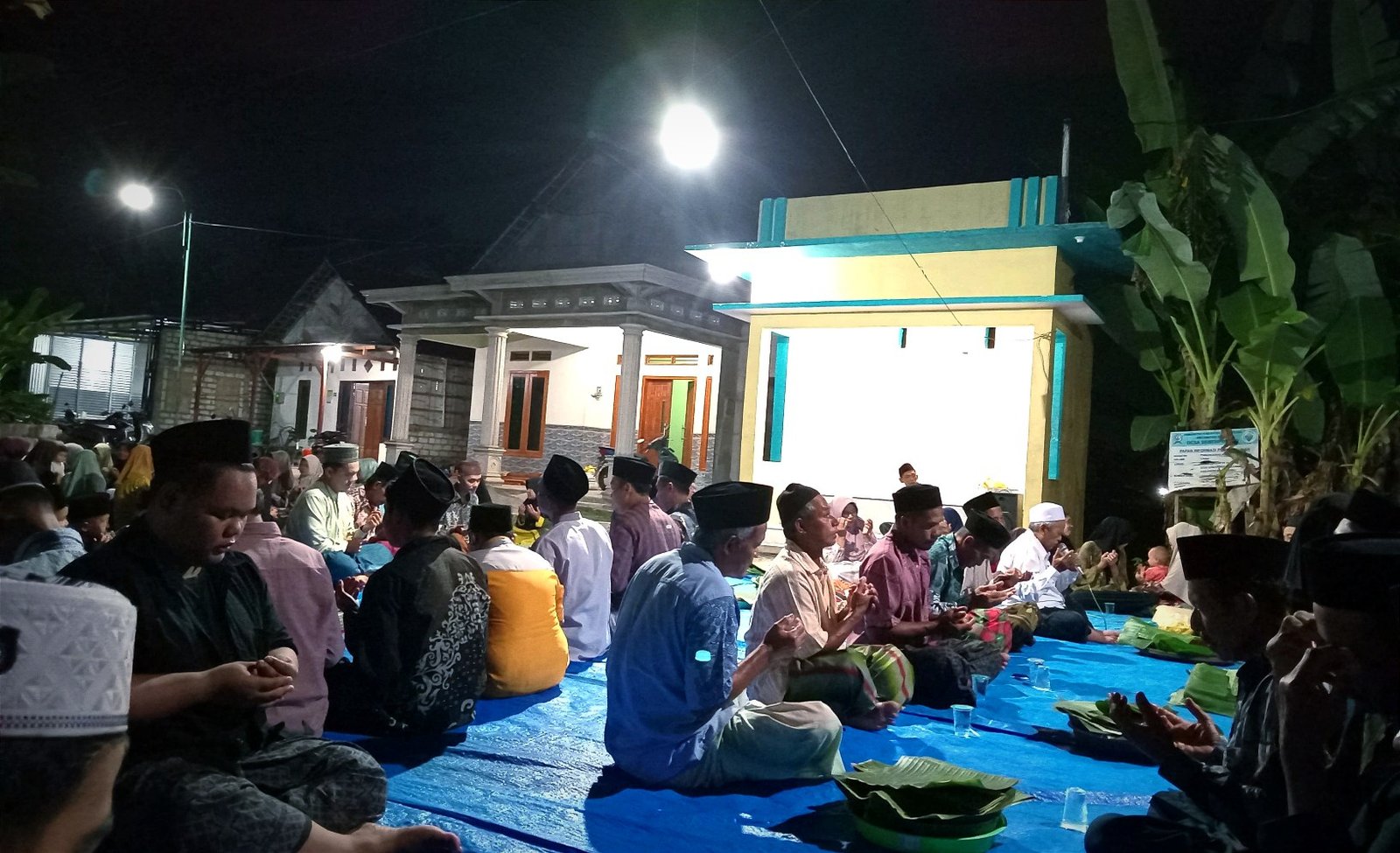 Malam 1 Suro, Warga Semenpinggir Bojonegoro Gelar Doa...