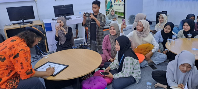 Gol A Gong di Unugiri: Menulis Buku Itu...