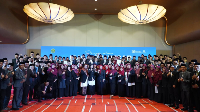 119 Guru Besar Rumpun Agama Terima SK, Menag:...