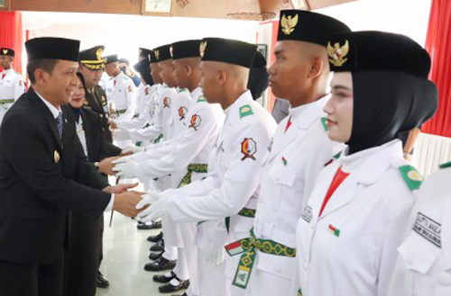 Resmi Dikukuhkan Bupati Setyo Wahono, Paskibraka Bojonegoro Siap...