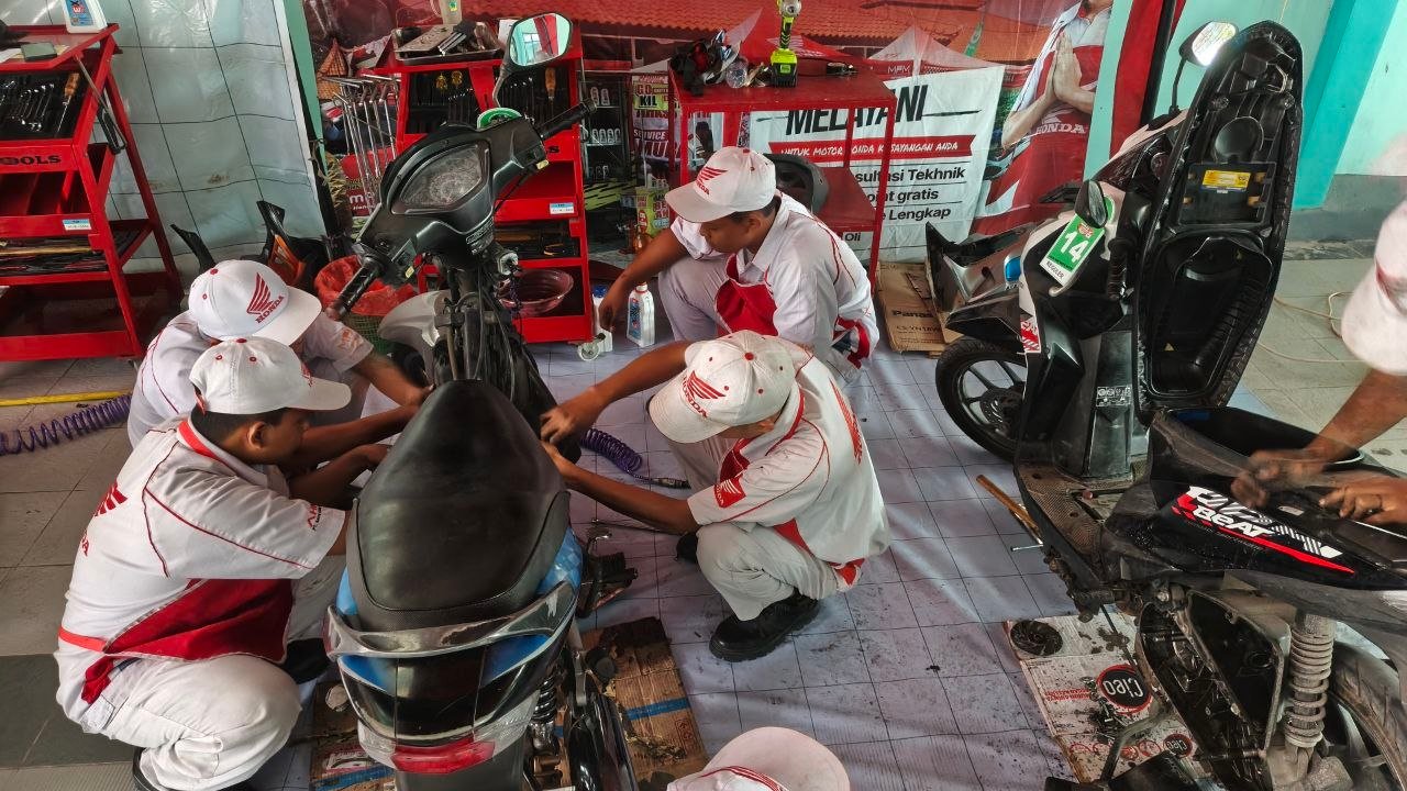 MPM Honda Jatim dan SMKN 3 Bojonegoro Servis...