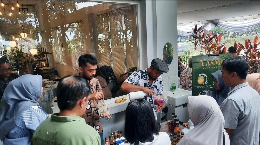 150 Cup Yasmin Syrup untuk Tamu Undangan Habis Sebelum Acara Selesai