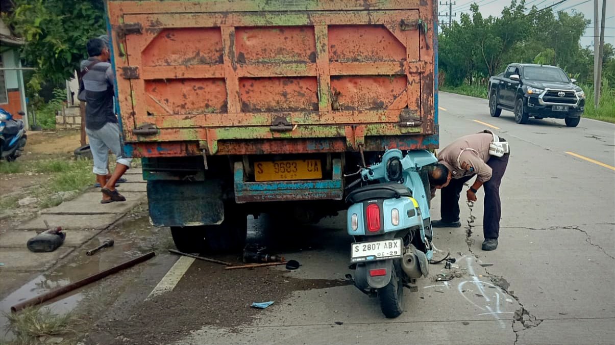 Tabrak Truk Parkir di Badan Jalan, Gadis di Bojonegoro Alami Luka Berat