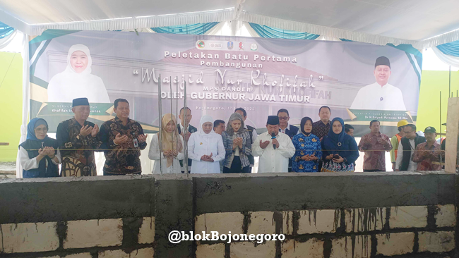 Peletakan Batu Pertama Masjid Nur Khofifah, Simbol Keberkahan dari Dander